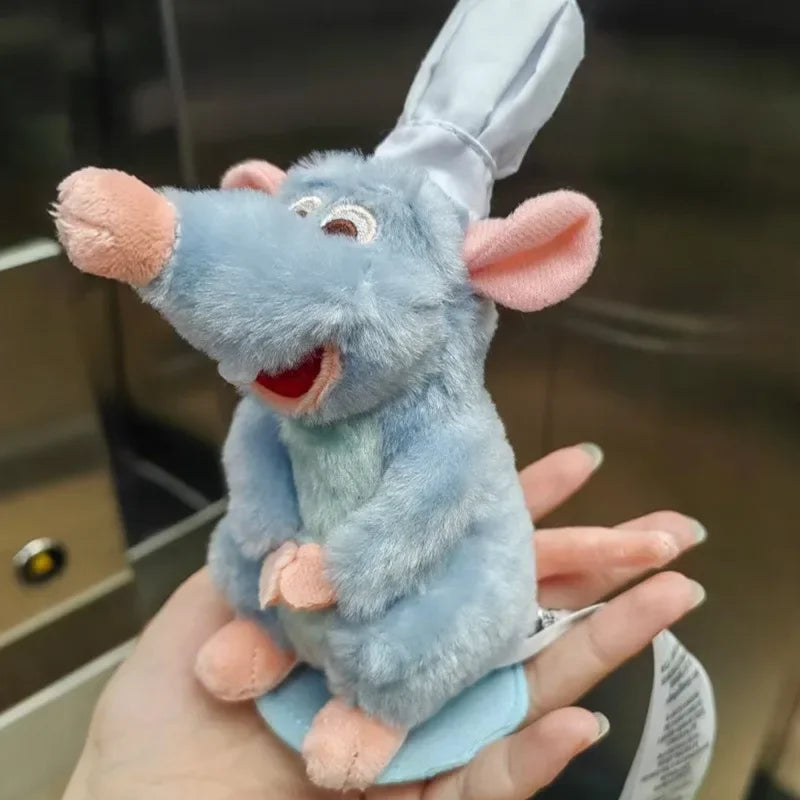 Magnetic Chef Mouse Shoulder Plush – Funny Companion – In Use | Toki Toy Box