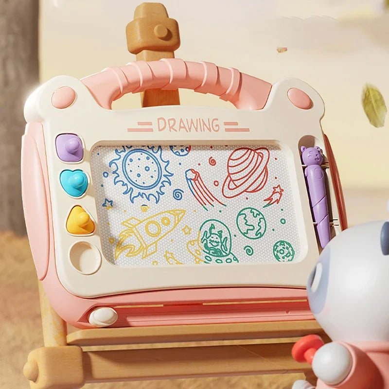 Child drawing on the magnetic doodle pad